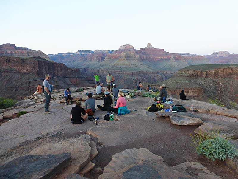 Crowd at Plateau Point